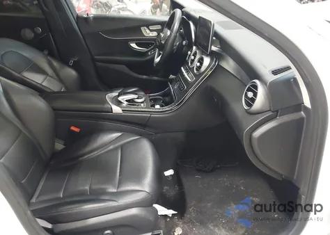 2017 Mercedes-Benz C 300 z USA, uszkodzony, nr VIN 55SWF4JB0HU217379